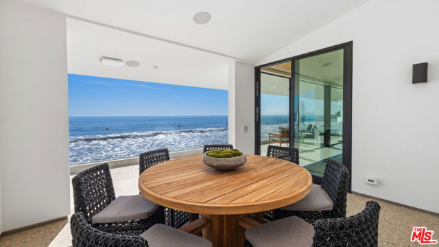 31388 Broad Beach Road, Malibu CA: https://media.crmls.org/mediaz/92660df8-1487-4d98-9dbc-e2c2d88344b5.jpg