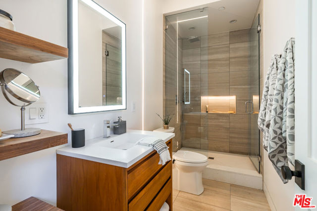 3076 Glenhurst Avenue, Los Angeles CA: https://media.crmls.org/mediaz/92663b91-117e-4f72-a431-c4e8a55c9c0e.jpg