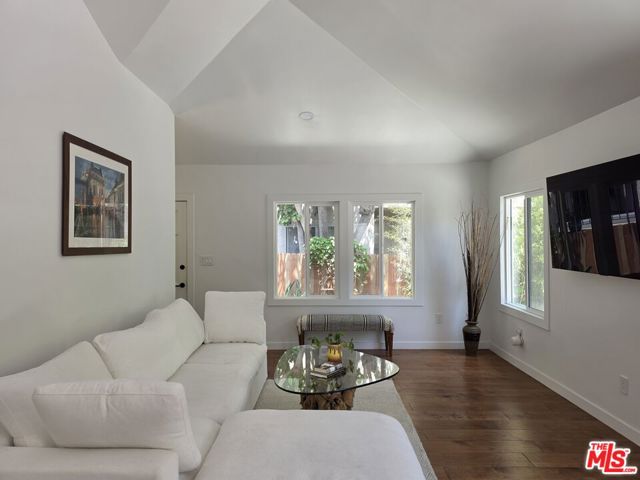 2310 Oak Street photo 7