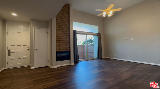 11260 Overland Avenue, Culver City CA: https://media.crmls.org/mediaz/9266d1fd-143d-49c8-bb33-5f22fd875150.jpg