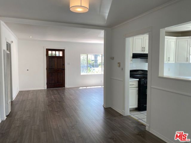 1231 Poinsettia Drive photo 3