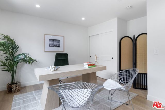 Image 31 of 56 For 4525 Greenbush Avenue