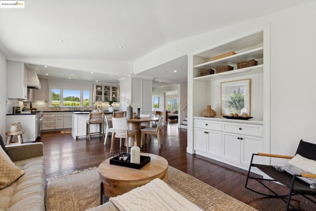 412 Scenic Avenue, Piedmont CA: https://media.crmls.org/mediaz/9267fe91-a912-4ed8-96ae-0b35d61fb992.jpg