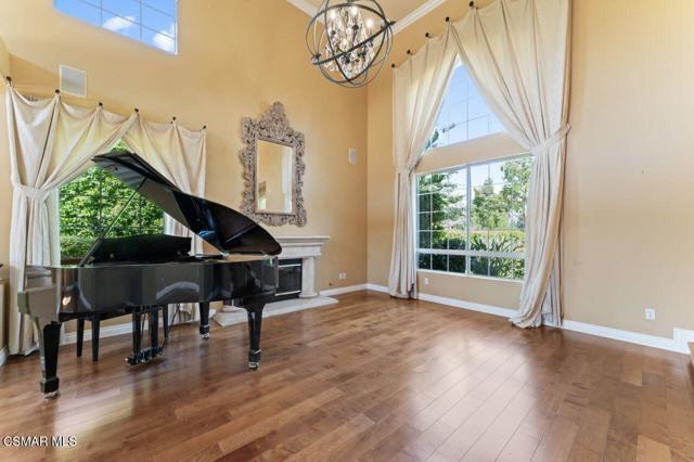 64 Highland Road, Simi Valley CA: https://media.crmls.org/mediaz/92688335-0589-4b8e-897d-5f7e4955e20d.jpg