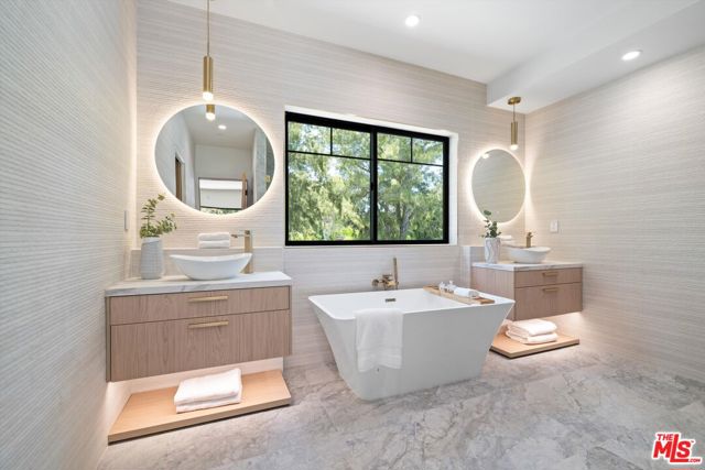 101 Greenfield Avenue, Los Angeles CA: https://media.crmls.org/mediaz/9268c8fb-460d-4b2e-bcdf-9198bc321fbf.jpg