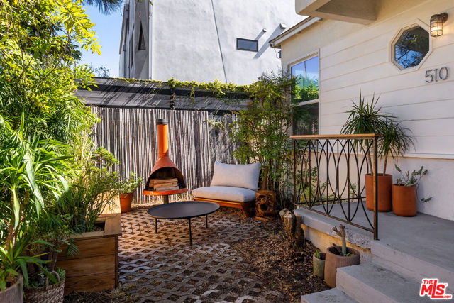 510 Venice Way, Venice CA: https://media.crmls.org/mediaz/92697e53-ad20-4bdf-9f13-f32b6357d41d.jpg