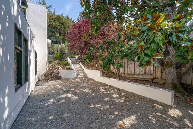 5 Drayton Road, Hillsborough CA: https://media.crmls.org/mediaz/92699766-b1f7-4728-85ae-ecd499b491dc.jpg