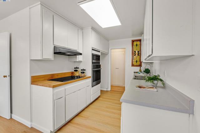 30847 Prestwick Ave, Hayward CA: https://media.crmls.org/mediaz/9269d37d-a8e7-4ae2-ae9c-de2c1914f11b.jpg