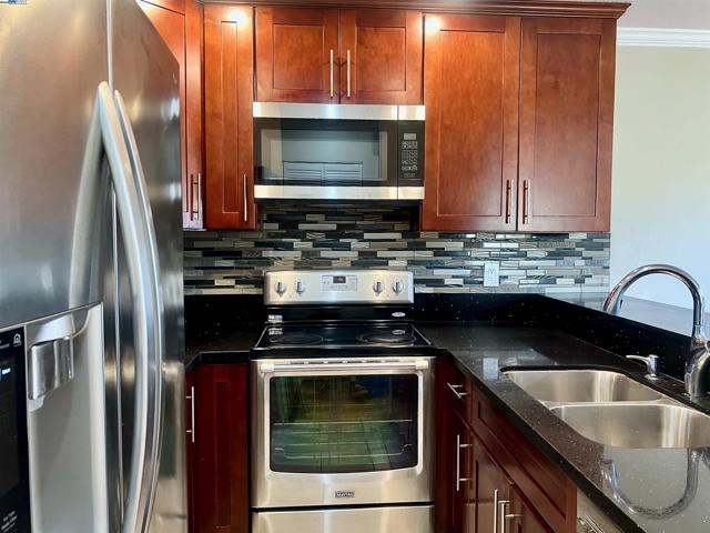 276 Galano Plz, Union City CA: https://media.crmls.org/mediaz/926a7e9d-315a-4b82-a284-f2715bd7d159.jpg