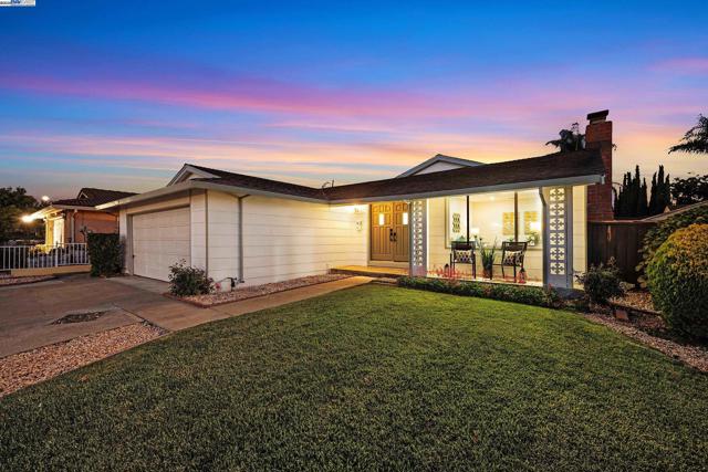 1942 Sherman Dr, Union City CA: https://media.crmls.org/mediaz/926aa4c4-faba-496d-8487-7a6ab1c952cf.jpg