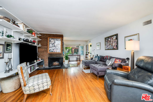 15361 Archwood Street, Van Nuys CA: https://media.crmls.org/mediaz/926aa925-68bb-457e-b4f3-d981f176b999.jpg