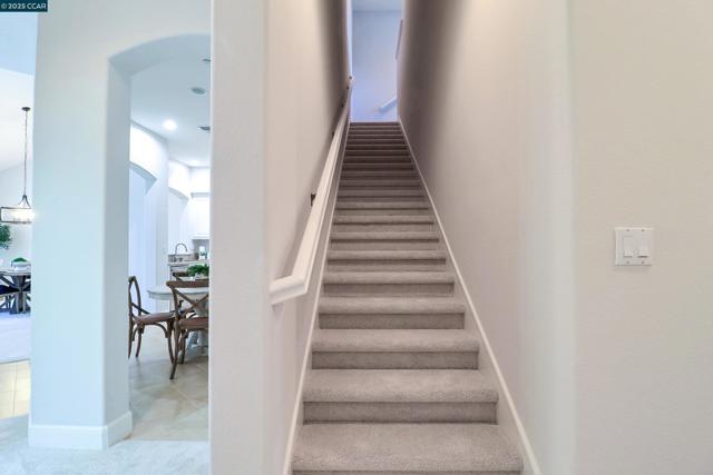 136 Sugarloaf Ct, Alamo CA: https://media.crmls.org/mediaz/926ab79e-9698-4e94-9196-dcec61c77a24.jpg