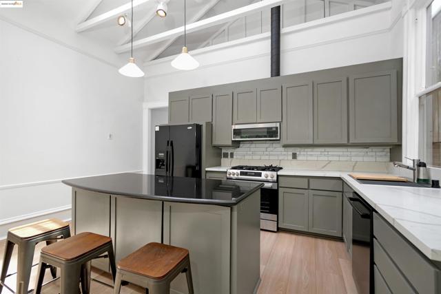 2654 Bush St, San Francisco CA: https://media.crmls.org/mediaz/926af21c-f9b7-4ac7-84ad-d5238627e65e.jpg