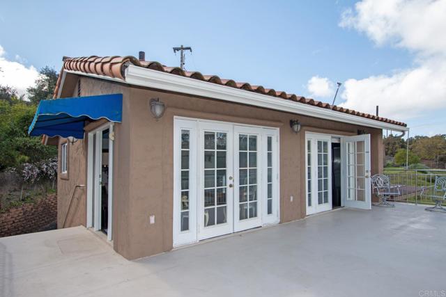 Detail Gallery Image 9 of 36 For 405 Solana Real, Fallbrook,  CA 92028 - 3 Beds | 3 Baths