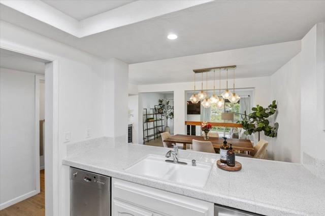 Detail Gallery Image 8 of 33 For 1113 Wren, Escondido,  CA 92026 - 2 Beds | 2/1 Baths