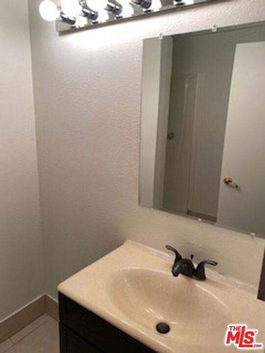 730 N Eucalyptus Avenue, Inglewood CA: https://media.crmls.org/mediaz/926c2cd3-8a91-4c81-b08a-c380bffd424c.jpg