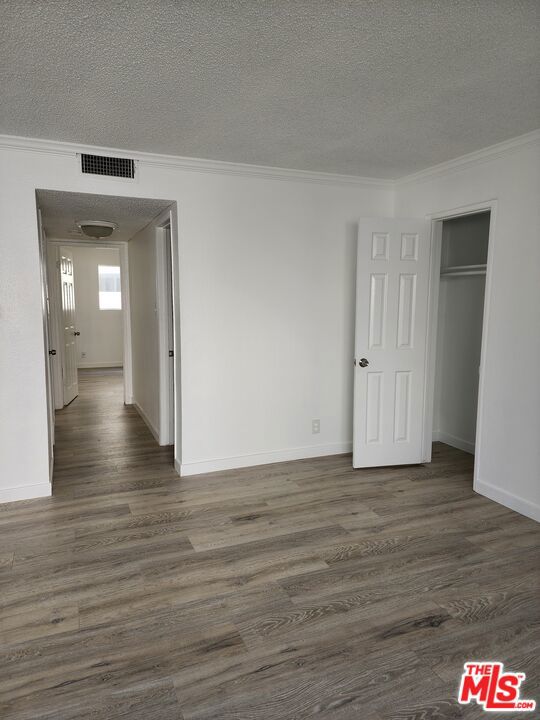 18547 Collins Street, Tarzana CA: https://media.crmls.org/mediaz/926c9d5b-16ae-4f77-848c-09413d9334eb.jpg