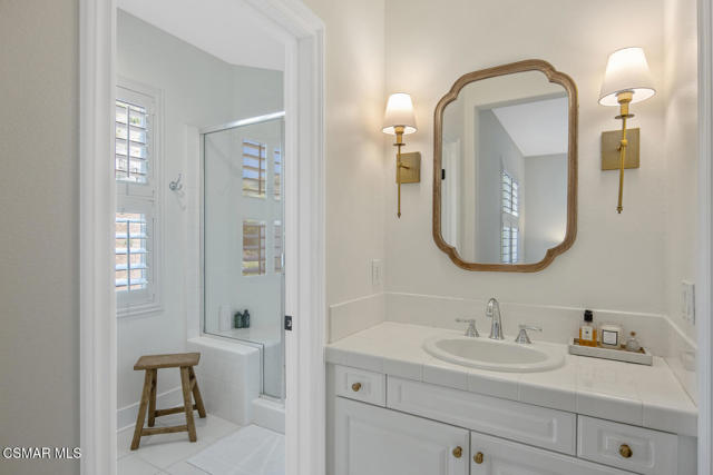 1615 Vista Oaks Way, Westlake Village CA: https://media.crmls.org/mediaz/926d088d-6a00-47ff-9fc7-b235308bd0e3.jpg