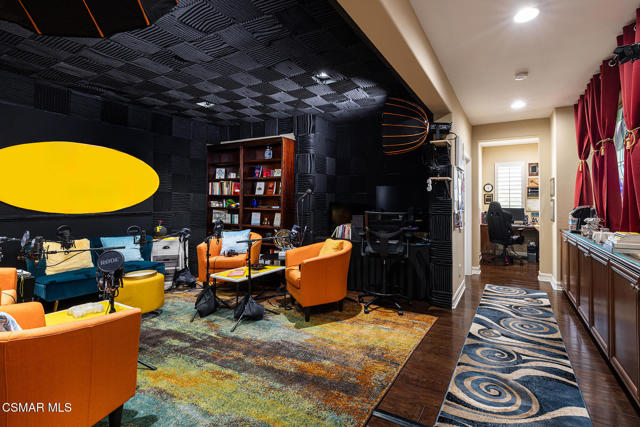5019 Corral Street, Simi Valley CA: https://media.crmls.org/mediaz/926d3269-3d61-4dc5-9d59-2bd3d4417290.jpg