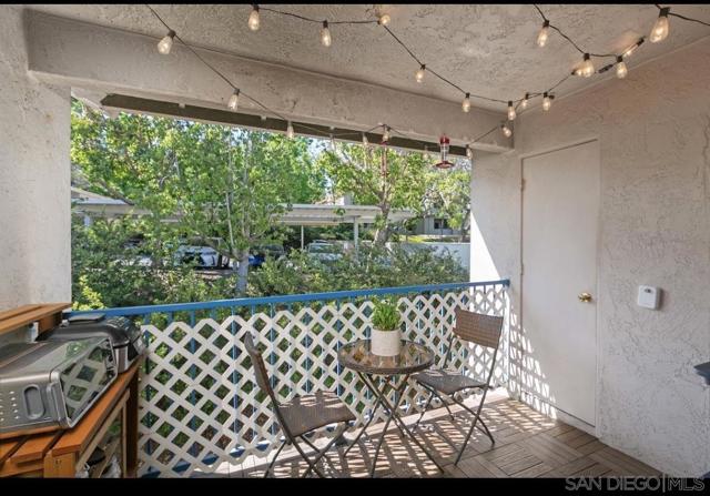 10331 Azuaga St, San Diego CA: https://media.crmls.org/mediaz/926d7b20-da0c-400c-9ffc-dc62295399b2.jpg