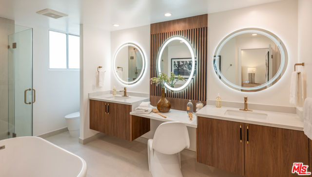 412 N Palm Drive, Beverly Hills CA: https://media.crmls.org/mediaz/926d975f-a868-40b8-9a90-f9adcd84cd9f.jpg