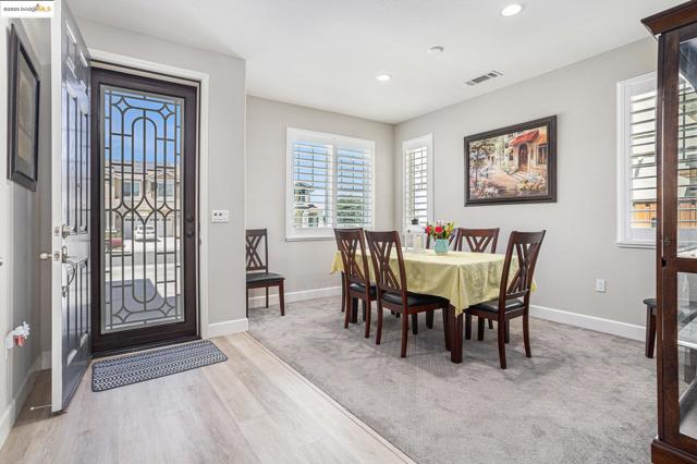 525 Stone Mountain Dr, Oakley CA: https://media.crmls.org/mediaz/926e22a8-df73-42f7-a340-a0b94461c6a0.jpg