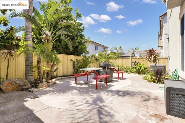 25 Solitude Ct, Oakley CA: https://media.crmls.org/mediaz/926e3570-fd44-4a29-9b0f-b3dbc5594c94.jpg