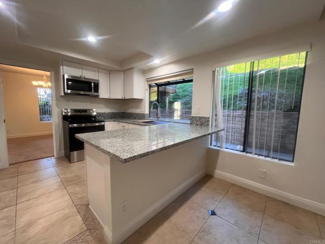 Detail Gallery Image 4 of 54 For 821 Mulberry Dr, San Marcos,  CA 92069 - 4 Beds | 2/1 Baths