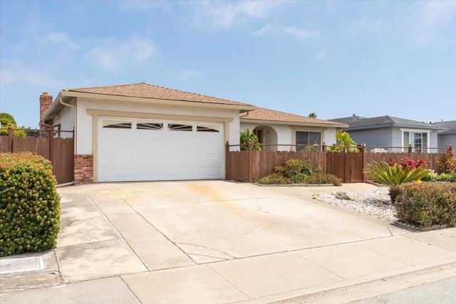 137 Silverwood Place, Marina CA: https://media.crmls.org/mediaz/926ea213-9a58-45bc-abf0-f3c5f1356eb1.jpg