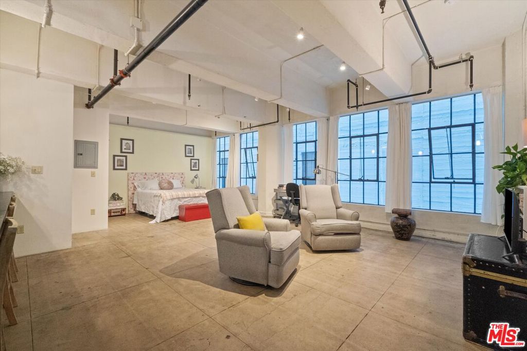 746 S Los Angeles Street #403