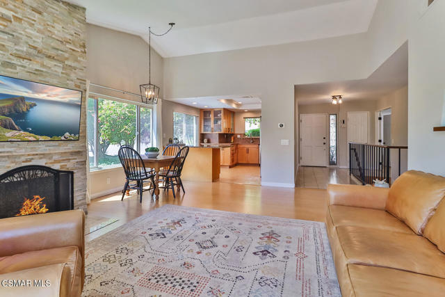 434 Vista Dorado Lane, Oak Park CA: https://media.crmls.org/mediaz/926f0ffb-0a6c-4f29-9788-ccd1b37006e5.jpg