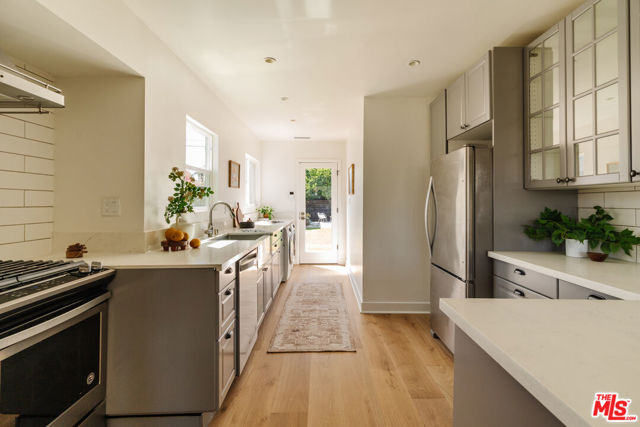 2709 S Harcourt Avenue, Los Angeles CA: https://media.crmls.org/mediaz/926f1555-cde4-45b5-a038-e5bf26a902bc.jpg
