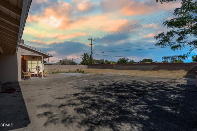 543 E Avenue J1, Lancaster CA: https://media.crmls.org/mediaz/926f87c5-6e96-4792-842b-c13a345006b0.jpg