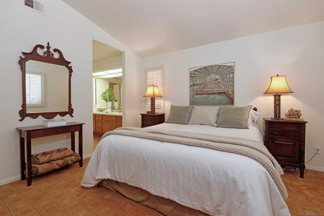 7020 Snapdragon Dr, Carlsbad CA: https://media.crmls.org/mediaz/926fc194-bf6c-4468-89ba-7146a607404e.jpg