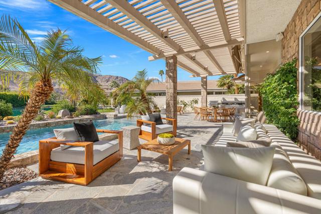 9 Regency Drive, Rancho Mirage CA: https://media.crmls.org/mediaz/92704fa8-4239-426d-84aa-1c6a7b01dc5b.jpg