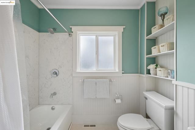 1193 64Th St, Oakland CA: https://media.crmls.org/mediaz/927068db-4816-422f-8a05-d7b553071416.jpg