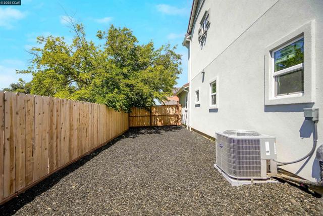 2722 Cowell Rd, Concord CA: https://media.crmls.org/mediaz/9270afca-adfc-4905-83fe-8e6fcfff7dc7.jpg