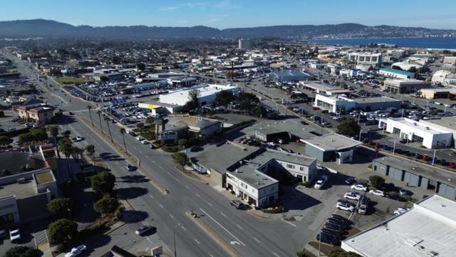 1725 Fremont Boulevard, Seaside CA: https://media.crmls.org/mediaz/9270c792-e95d-46c8-a8a4-ccf8e6300308.jpg