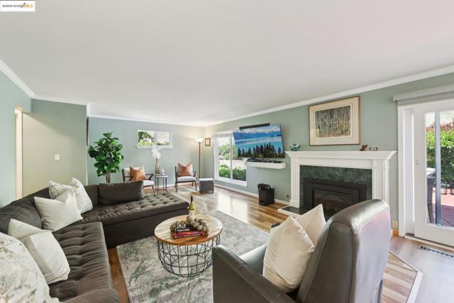 2353 Benham Ct, Walnut Creek CA: https://media.crmls.org/mediaz/9270df75-7aa6-4aef-a5e5-2f60f5fdf40c.jpg