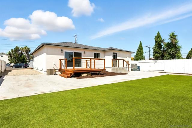 2525 Inman Ct, San Diego CA: https://media.crmls.org/mediaz/92716fdb-3bd3-49b4-859e-91f9eab572f2.jpg
