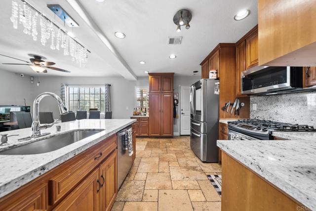 Detail Gallery Image 12 of 49 For 10820 Dutton Dr, La Mesa,  CA 91941 - 4 Beds | 2 Baths