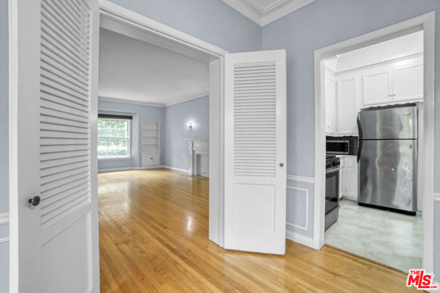 123 N Harper Avenue, Los Angeles CA: https://media.crmls.org/mediaz/92725c52-cd1a-4205-aa23-0b918a1631e1.jpg