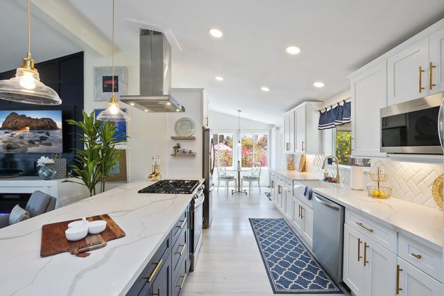 73450 Country Club Drive, Palm Desert CA: https://media.crmls.org/mediaz/9272e8ff-fccc-4f89-ba35-c3e36df65968.jpg