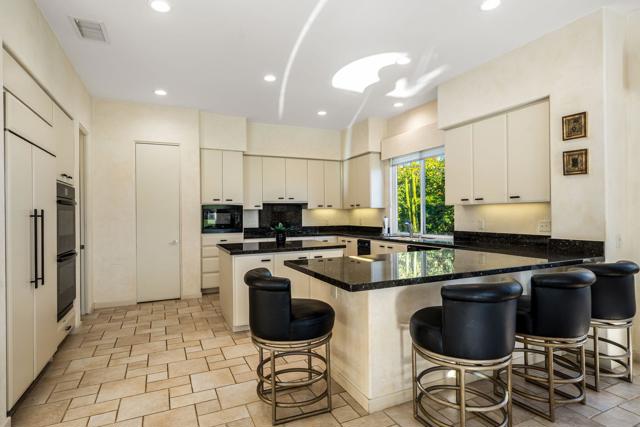 443 Tomahawk Drive, Palm Desert CA: https://media.crmls.org/mediaz/927304fe-baa0-479e-bf85-ef8518d55191.jpg