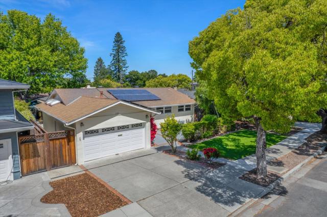 1583 Mitchell Way, Redwood City CA: https://media.crmls.org/mediaz/927312e4-8e07-4b26-b1c7-e34da048a1f2.jpg