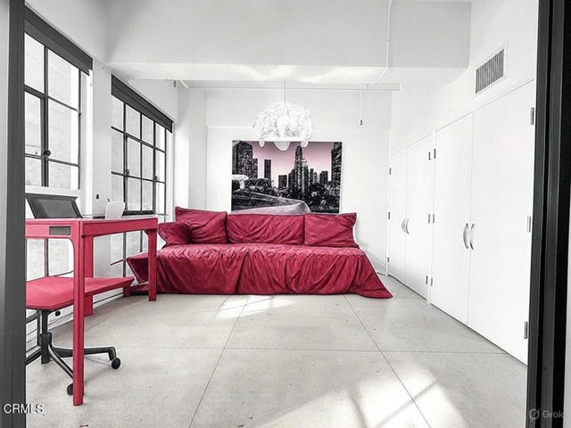746 S Los Angeles Street, Los Angeles CA: https://media.crmls.org/mediaz/92737919-08eb-409a-813d-54753cb65b6b.jpg