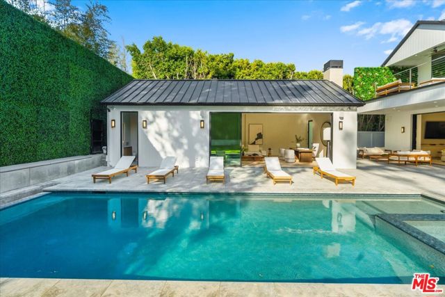 12227 Tweed Lane, Los Angeles CA: https://media.crmls.org/mediaz/9274200c-fbb3-4665-b7a0-7a0068872e41.jpg