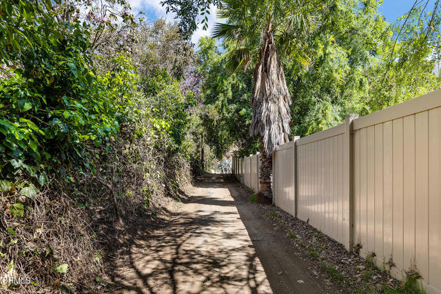 2115 Pinecrest Dr, Altadena CA: https://media.crmls.org/mediaz/92746aea-7bea-4f74-80c1-839e09dc919f.jpg
