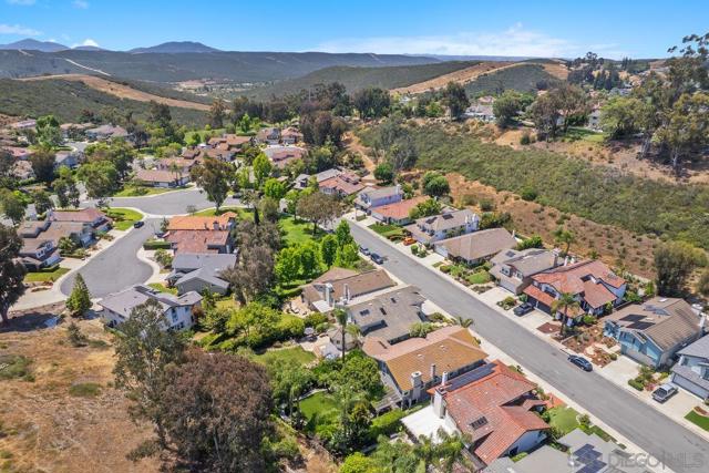 12516 Rougemont Pl, San Diego CA: https://media.crmls.org/mediaz/92746d95-7110-4db5-a5ba-a12a1e2330b1.jpg