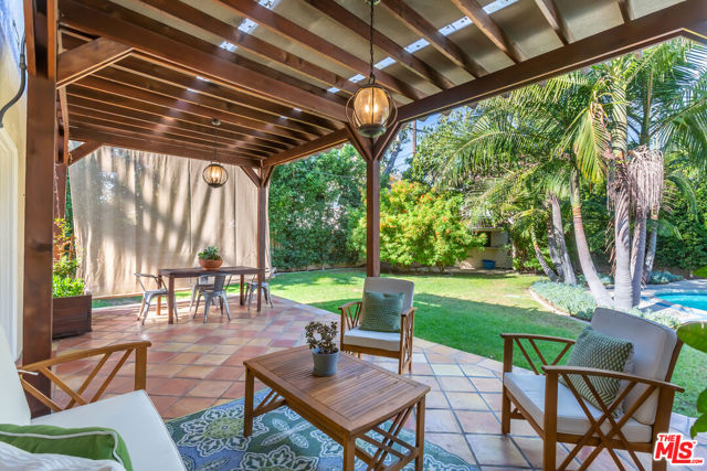 1709 Buckingham Road, Los Angeles CA: https://media.crmls.org/mediaz/9275a221-435c-4765-b881-337273d751fd.jpg